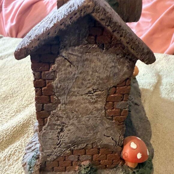 Small solar powered lighted lawn ornament - gnome house with mushroom and door - Picture 8 of 12
